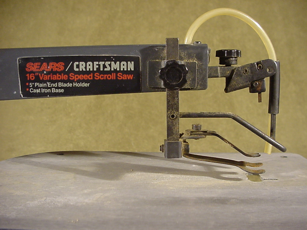 CRAFTSMAN 16" VARIABLE SPEED SCROLL SAW CAST IRON BASE, TILT TABLE