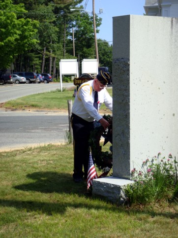 Laying of the wreath on the Veterans Monument