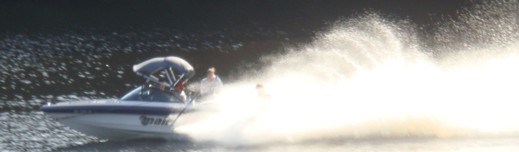 Malibu-power-ski-boat-on-Hamilton-Reservoir